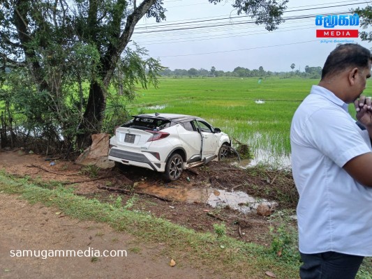 வவுனியாவில் சாரதியின் கட்டுப்பாட்டையிழந்து விபத்துக்குள்ளான சொகுசு வாகனம்..! 